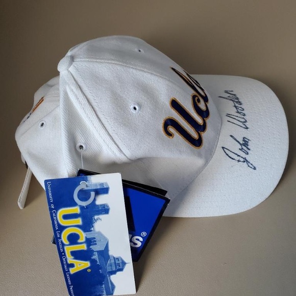 Cap signed by the John Wooden (wizard of Westwood) - Picture 2 of 5